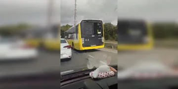 İETT otobüsü kuralları hiçe saydı, emniyet şeridinden böyle ilerledi