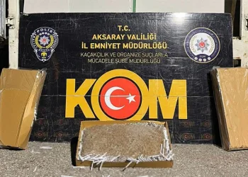 Tırın dorsesinde 380 bin adet kaçak sigara ele geçirildi