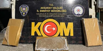 Tırın dorsesinde 380 bin adet kaçak sigara ele geçirildi