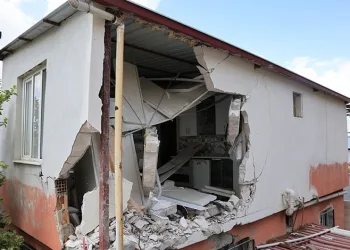 Eyüpsultan’da yolda para bulan 3 kız öğrenciden örnek davranış