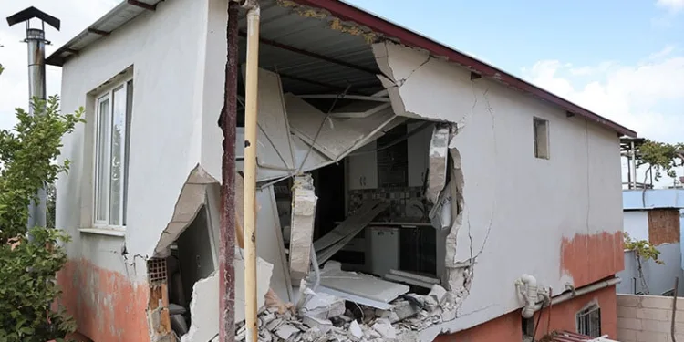 Eyüpsultan’da yolda para bulan 3 kız öğrenciden örnek davranış