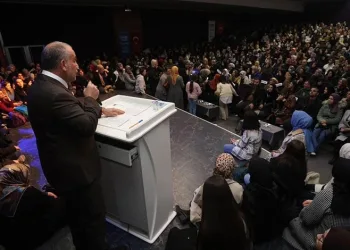 “Meme kanseri el ile fark edilene kadar tümör büyümüş oluyor, düzenli kontrole gidin”