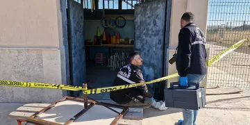 Çatalca’da minibüsle çarpışan hafriyat kamyonu devrildi: 1 yaralı