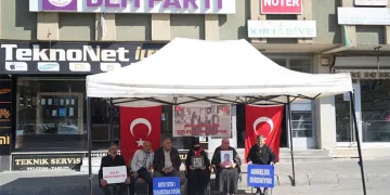 Otomobil yangın sonrası kullanılamaz hale geldi