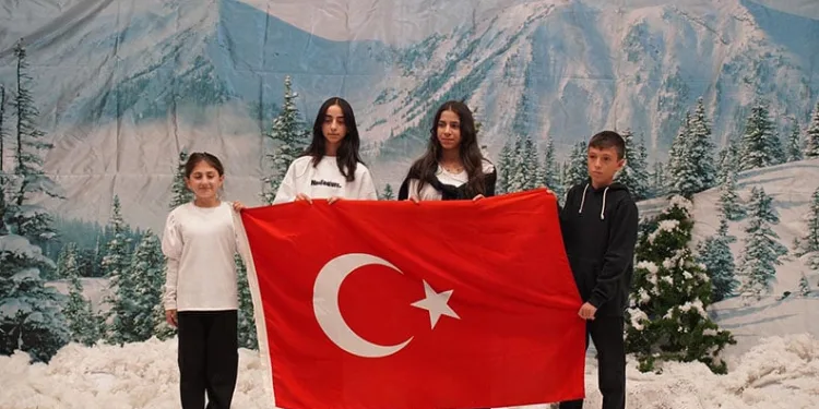 Orhangazi’de unutulmaz tiyatro gecesi