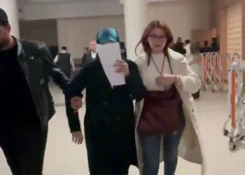 İzmir’de silahlı saldırıda vefat eden polis memuru memleketi Erzurum’da toprağa verildi
