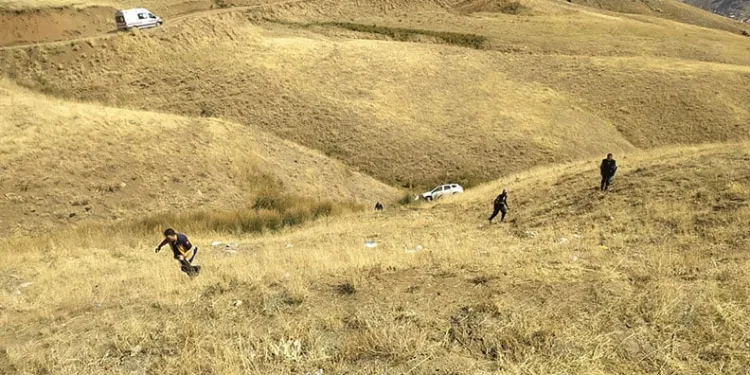 Hakkari’de araç şarampole yuvarlandı: 1 yaralı