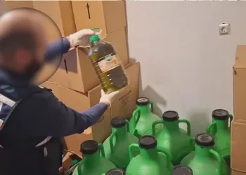 Eyüpsultan’da yolda para bulan 3 kız öğrenciden örnek davranış