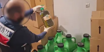 Eyüpsultan’da yolda para bulan 3 kız öğrenciden örnek davranış