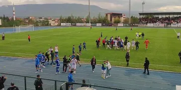 Ilısu Baraj Gölü kıyısında mahsur kalan Suriyeli aile kepçe yardımıyla kurtarıldı