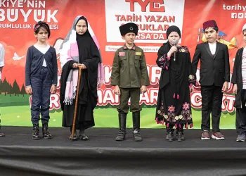 Bursa’da öğrenciler tarihi kahramanları canlandırdı