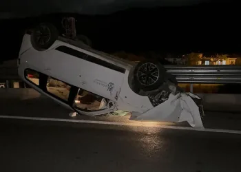 Bursa’da otomobil traktöre çarptı: 1 yaralı