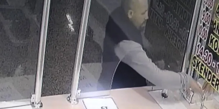 Aynı yerde peş peşe 3 zincirleme kaza: 3 yaralı