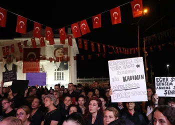 Mudanyalı kadınlar şiddete karşı omuz omuza
