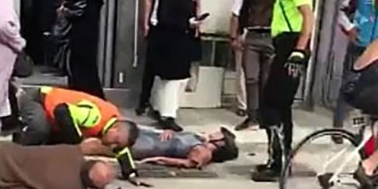Bursa’da kahvehane sular altında kaldı, vatandaşlar oyuna devam etti