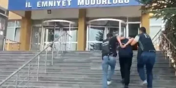 Ilısu Baraj Gölü kıyısında mahsur kalan Suriyeli aile kepçe yardımıyla kurtarıldı
