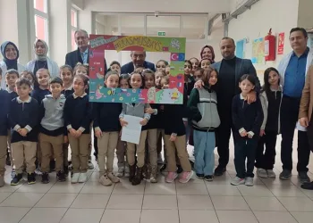 Adana’da zirveye kar yağdı, elma hasadı erken yapıldı