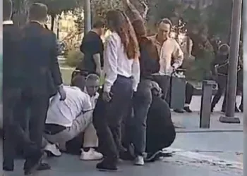 15 yaşındaki iki çocuk AVM güvenliğini bıçakladı
