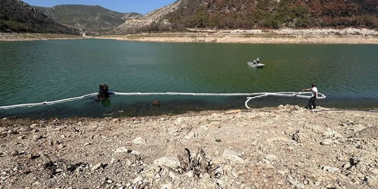 Nazilli Belediyesi’nden Yazırlı’daki yangın söndürme çalışmalarına destek