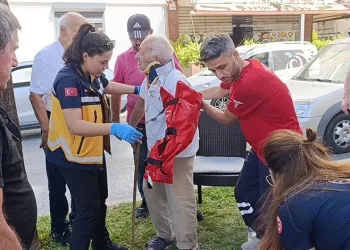 Eyüpsultan’da yolda para bulan 3 kız öğrenciden örnek davranış