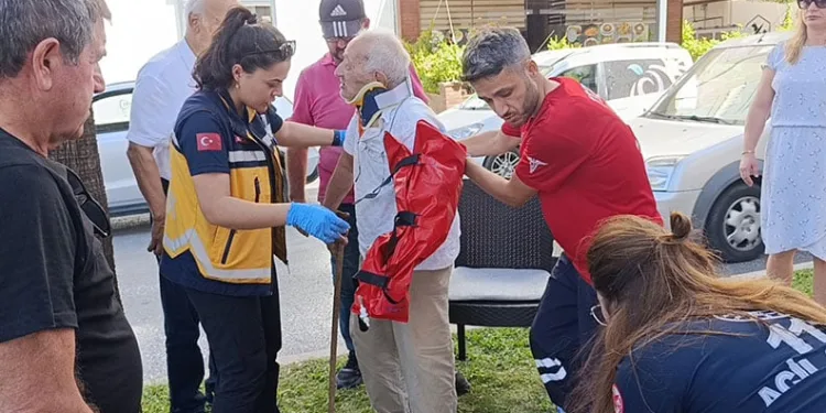 Eyüpsultan’da yolda para bulan 3 kız öğrenciden örnek davranış