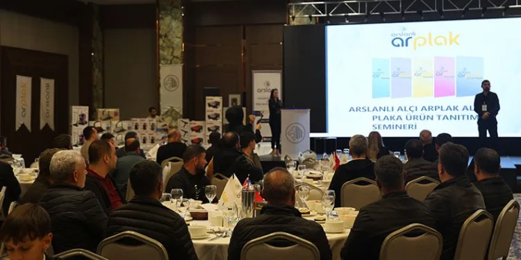Adana’da zirveye kar yağdı, elma hasadı erken yapıldı
