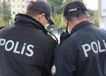 Çatalca’da minibüsle çarpışan hafriyat kamyonu devrildi: 1 yaralı