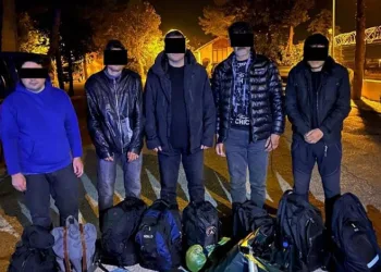 Merdivende piknik tüpüyle yapılan pişi yangın çıkardı