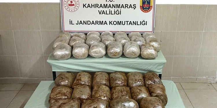 Finike’de kontrolden çıkan otomobil takla attı: 1 ölü, 3 yaralı