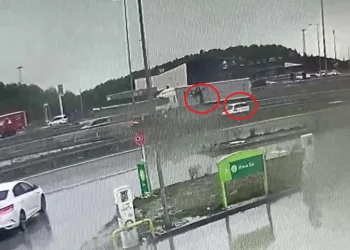 Finike’de kontrolden çıkan otomobil takla attı: 1 ölü, 3 yaralı