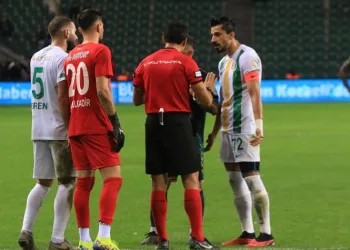 Kocaelispor – Şanlıurfaspor maçının devre arasında maça çıkmama krizi yaşandı