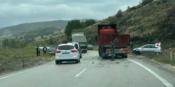 Maddi hasarlı zincirleme trafik kazası