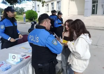 Emniyet öğrencileri bilinçlendiriyor