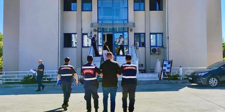 Yakalama kararı bulunan 2 şahıs yakalandı