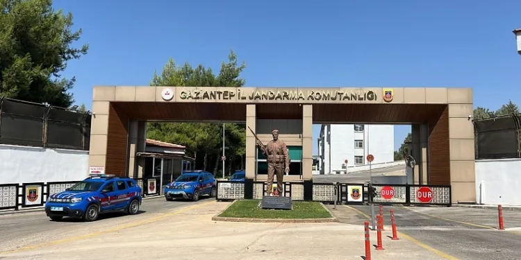 Hırsızlık suçundan cezası bulunan firariyi jandarma yakaladı
