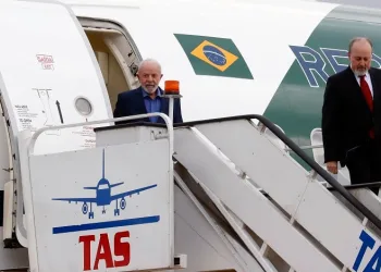 Brezilya Devlet Başkanı Luiz Inacio Lula da Silva’nın uçağı teknik arıza nedeniyle 5 saat havada kaldı