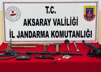 Kaçak kazı yapan defineciler suçüstü yakalandı