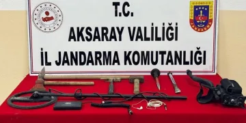 Kaçak kazı yapan defineciler suçüstü yakalandı