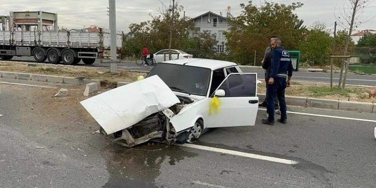 Kontrolden çıkan araç hurdaya döndü