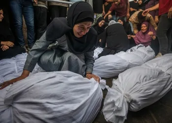 İsrail Gazze’de yerleşim alanı ve okullara saldırdı