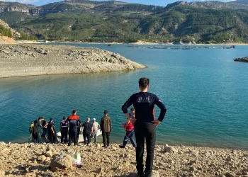 Karaman’da baraj gölüne giren 17 yaşındaki genç boğuldu