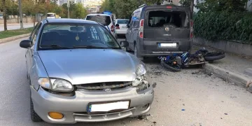 Ters yönde ilerleyen otomobil motosikletle çarpıştı