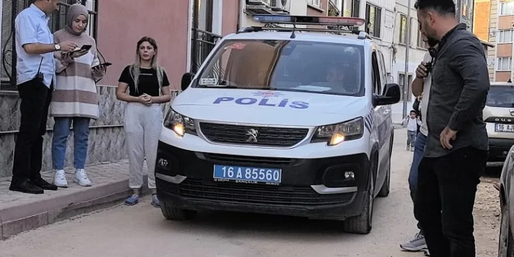 Bursa’da eski nişanlısının önünü kesip ateş etti
