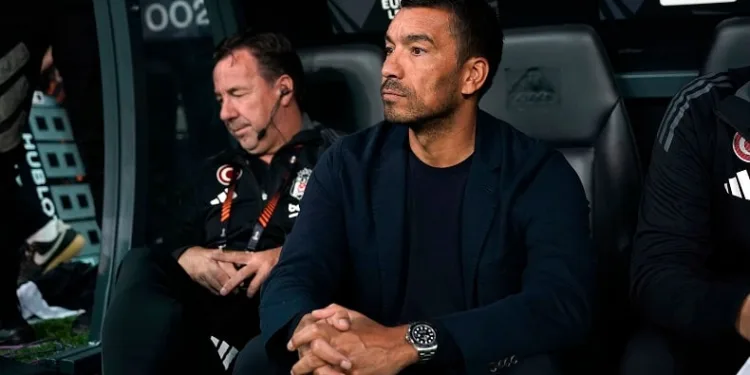 Giovanni van Bronckhorst: “En iyi performansı vermediğimizi düşünen varsa tekrar bu stada gelmesin”