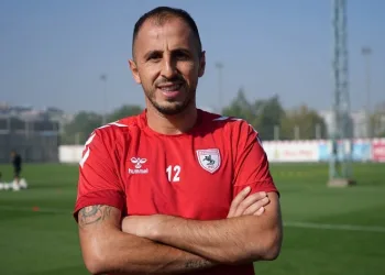 Samsunspor’un tecrübeli futbolcusu Zeki Yavru: “Lige iyi başladık ama nasıl bitirdiğimiz önemli”