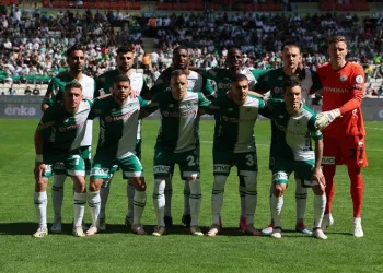 Konyaspor, evindeki ilk galibiyetini aldı