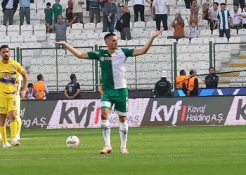 Konyasporlu Danijel Aleksic 2. golünü attı