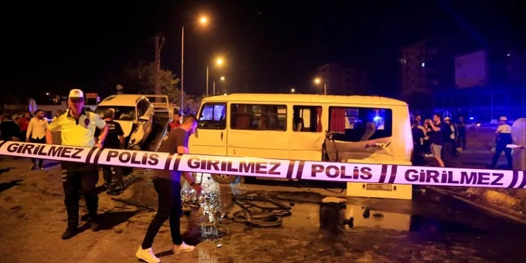 Düğün dönüşü 22 kişinin yaralandığı feci kazada acı haber