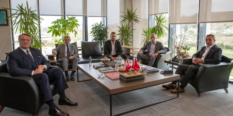 Galatasaray Başkanı Dursun Özbek: “Bu zihniyetin karşısında olacağız”