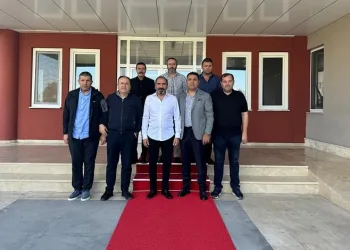 Mecnun Otyakmaz’dan Sivasspor’a ziyaret